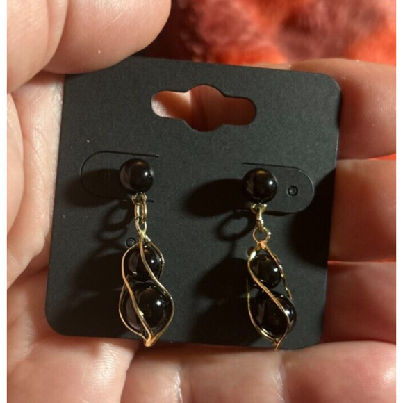 Black Pearl Prisoned Earrings - Picture 2 of 5